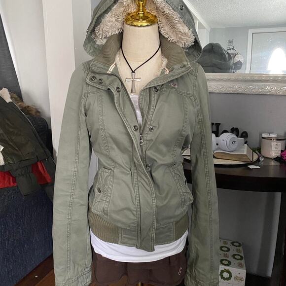 Hollister fur jacket size med - Picture 2 of 6